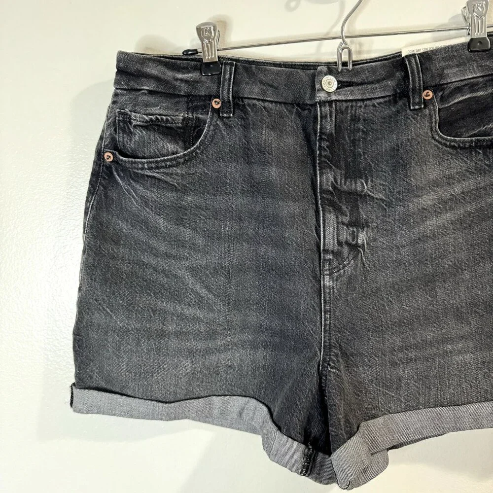 NWT American Eagle Curvy Mom Short Size 14 / 32W Black Denim Cuffed Stretch - Picture 4 of 11